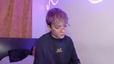 Snapshot of submissive_boyy_ chatting on 03/16/26, 01:44 nico online show from 03/16/26, 01:44