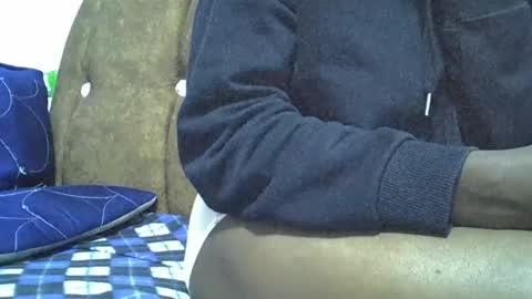 Snapshot of submissive_slut001 chatting on 12/27/24, 06:10 submissive_slut001 online show from 12/27/24, 06:10