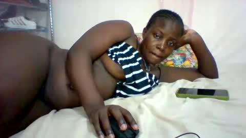 Snapshot of submissive_slut001 chatting on 11/14/25, 09:41 submissive_slut001 online show from 11/14/25, 09:41
