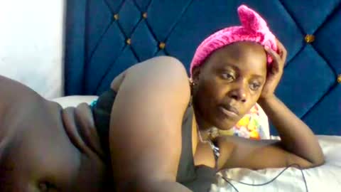 Snapshot of submissive_slut001 chatting on 11/22/25, 12:04 submissive_slut001 online show from 11/22/25, 12:04