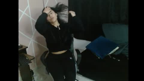 Snapshot of submissiveemily chatting on 10/07/25, 05:37 submissiveemily online show from 10/07/25, 05:37