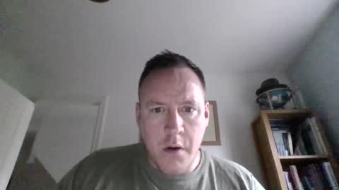 Snapshot of subpig84 chatting on 04/01/26, 05:21 Sub Male online show from 04/01/26, 05:21