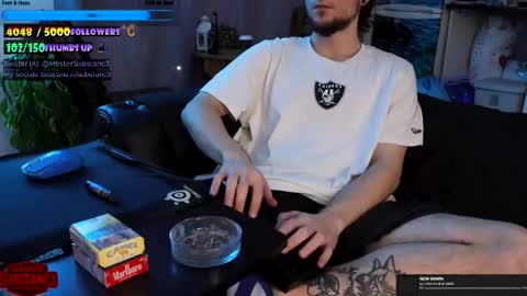 Snapshot of substanc3 chatting on 11/16/25, 08:47 Im Substanc3 online show from 11/16/25, 08:47