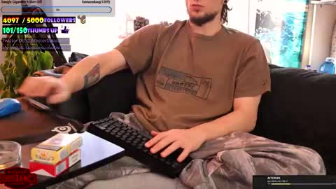 Snapshot of substanc3 chatting on 11/25/25, 10:04 Im Substanc3 online show from 11/25/25, 10:04