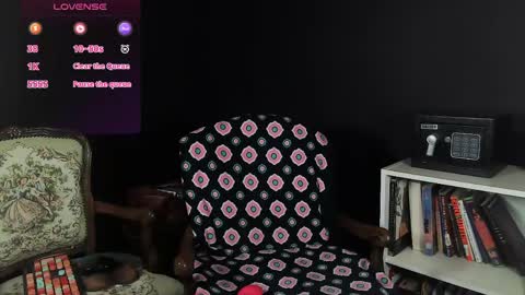 Snapshot of suburban_sickness chatting on 05/27/26, 04:37 Polly online show from 05/27/26, 04:37