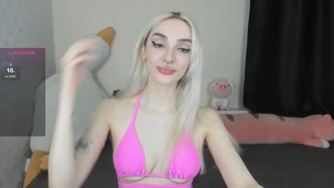 Snapshot of succubantra chatting on 10/16/25, 12:06 Chloe online show from 10/16/25, 12:06