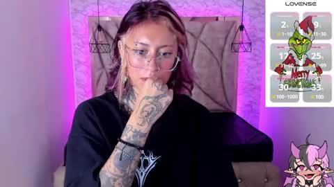 Snapshot of succubus_girl_ chatting on 12/15/24, 04:48 Alexy online show from 12/15/24, 04:48