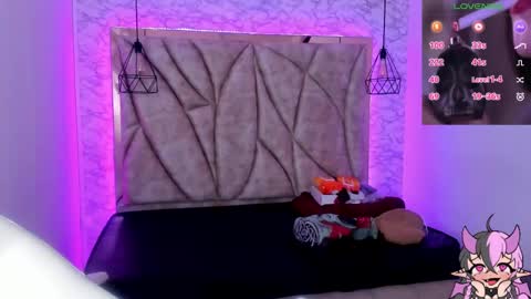 Snapshot of succubus_girl_ chatting on 12/22/24, 01:00 Alexy online show from 12/22/24, 01:00