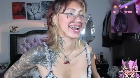 Snapshot of succubus_girl_ chatting on 01/28/25, 05:56 Alexy online show from 01/28/25, 05:56