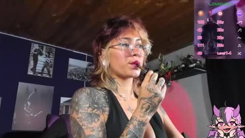 Snapshot of succubus_girl_ chatting on 03/07/25, 06:33 Alexy online show from 03/07/25, 06:33