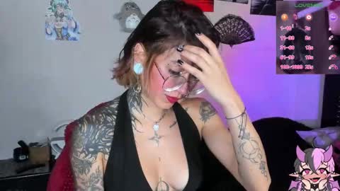 Snapshot of succubus_girl_ chatting on 09/10/25, 01:33 Alexy online show from 09/10/25, 01:33