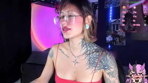 Snapshot of succubus_girl_ chatting on 09/20/25, 12:11 Alexy online show from 09/20/25, 12:11