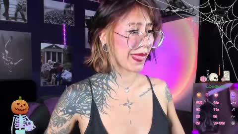 Snapshot of succubus_girl_ chatting on 10/03/25, 12:51 Alexy online show from 10/03/25, 12:51