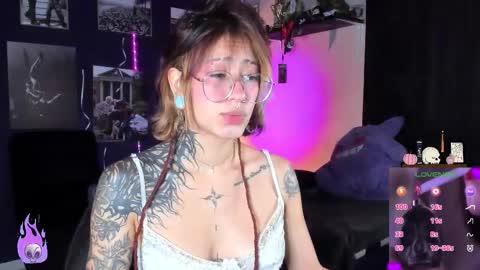 Snapshot of succubus_girl_ chatting on 11/16/25, 02:11 Alexy online show from 11/16/25, 02:11