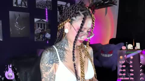 Snapshot of succubus_girl_ chatting on 12/02/25, 04:35 Alexy online show from 12/02/25, 04:35