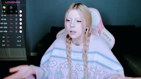 Snapshot of succubus_leslie chatting on 10/04/25, 10:41 succubus_leslie online show from 10/04/25, 10:41
