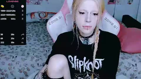 Snapshot of succubus_leslie chatting on 06/14/26, 06:10 succubus_leslie online show from 06/14/26, 06:10