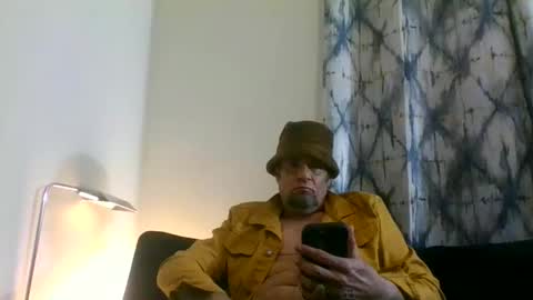 Snapshot of suckitu812 chatting on 12/18/24, 10:19 SUCKITU812 online show from 12/18/24, 10:19