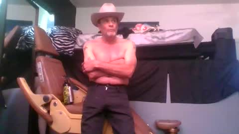 Snapshot of suckitu812 chatting on 12/30/24, 03:58 SUCKITU812 online show from 12/30/24, 03:58