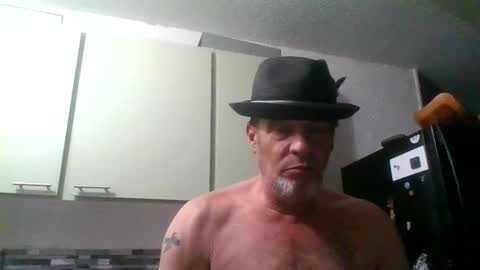 Snapshot of suckitu812 chatting on 01/06/25, 04:58 SUCKITU812 online show from 01/06/25, 04:58