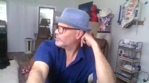 Snapshot of suckitu812 chatting on 02/13/25, 08:06 SUCKITU812 online show from 02/13/25, 08:06