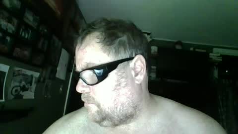 Snapshot of suckmeyoubitch chatting on 05/17/26, 02:42 suckmeyoubitch online show from 05/17/26, 02:42