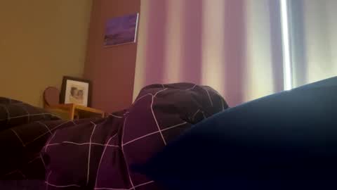 Snapshot of suckmythong410104 chatting on 12/18/24, 04:17 SaraSabeen online show from 12/18/24, 04:17