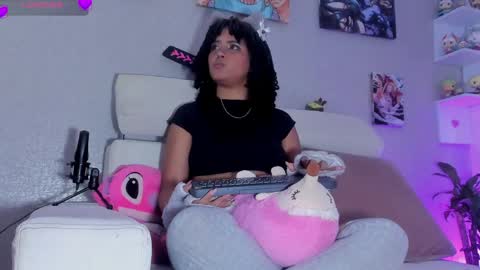 Snapshot of sucubo_69_ chatting on 03/23/26, 10:25 Rouss online show from 03/23/26, 10:25