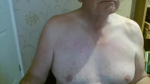 Snapshot of suffolkboy4 chatting on 05/05/26, 07:11 suffolkboy4 online show from 05/05/26, 07:11