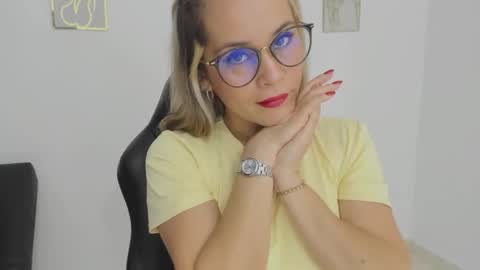 sugar_milff online show from 09/18/25, 01:57