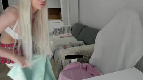 Kinga online show from 04/26/26, 03:59