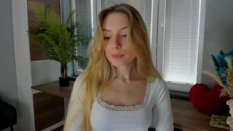 Snapshot of sugar_with_tea chatting on 05/11/26, 10:21 Alicia online show from 05/11/26, 10:21