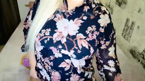 sugarkissx online show from 11/11/25, 09:15