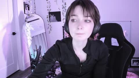 Snapshot of sugarmiette chatting on 05/17/26, 03:48 Ella online show from 05/17/26, 03:48