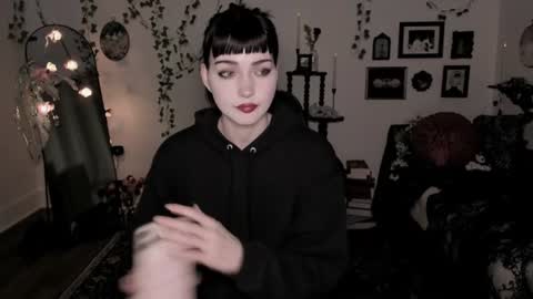Snapshot of sugarmiette chatting on 06/17/26, 05:43 Ella online show from 06/17/26, 05:43