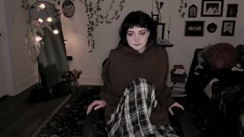 Snapshot of sugarmiette chatting on 06/18/26, 06:35 Ella online show from 06/18/26, 06:35