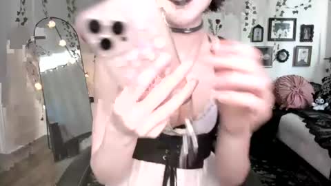 Snapshot of sugarmiette chatting on 07/08/26, 01:26 Ella online show from 07/08/26, 01:26