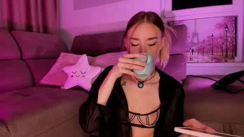 Snapshot of sugarskye chatting on 12/18/25, 06:47 sugarskye online show from 12/18/25, 06:47