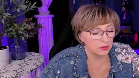 Vivien online show from 10/15/25, 01:44