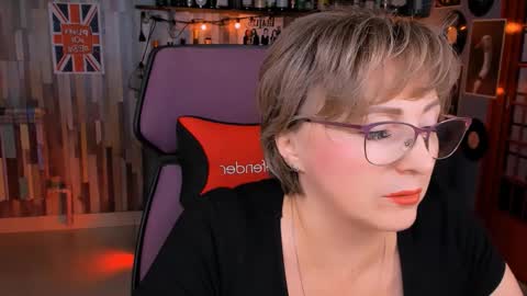 Vivien online show from 11/14/25, 01:21