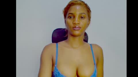 Snapshot of sugax_cuntwetxx chatting on 09/19/25, 12:28 Ivy online show from 09/19/25, 12:28