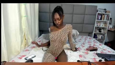 suhaila_suu online show from 12/26/24, 11:57