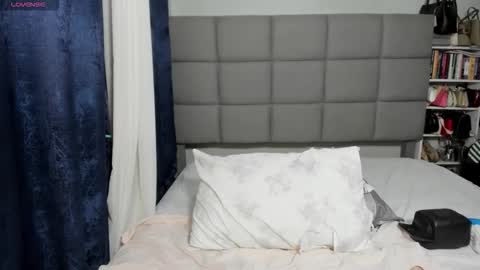 suhaila_suu online show from 11/23/25, 11:48