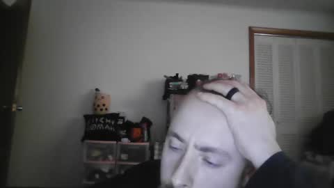 Snapshot of suitedandbossy chatting on 10/10/25, 10:20 SuitedandBossy online show from 10/10/25, 10:20