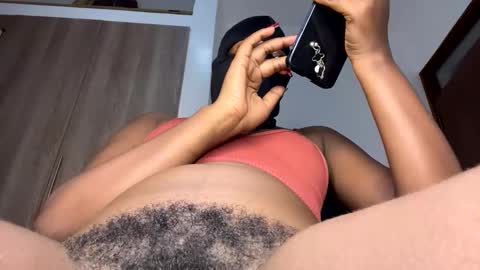 Snapshot of sultryaura chatting on 02/06/26, 02:05 maskedtemptress online show from 02/06/26, 02:05