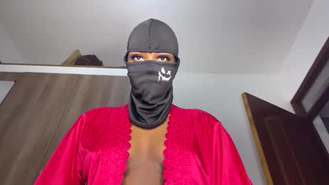 Snapshot of sultryaura chatting on 02/20/26, 01:57 maskedtemptress online show from 02/20/26, 01:57