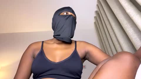 Snapshot of sultryaura chatting on 03/24/26, 03:33 maskedtemptress online show from 03/24/26, 03:33