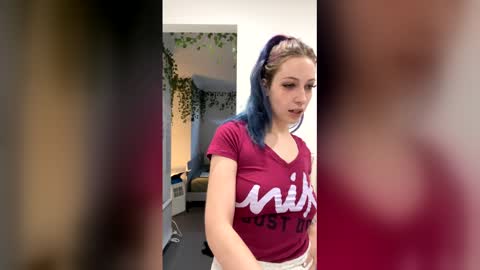 Snapshot of summer96o chatting on 12/16/25, 07:19 Summer online show from 12/16/25, 07:19