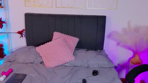 OnlyFans summer holiday online show from 12/16/25, 05:45