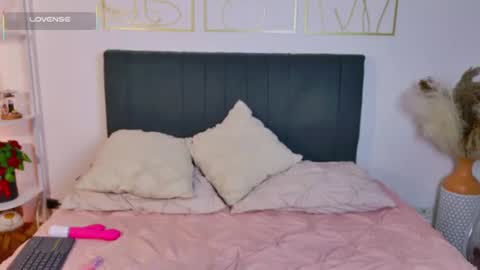 OnlyFans summer holiday online show from 06/17/26, 06:27